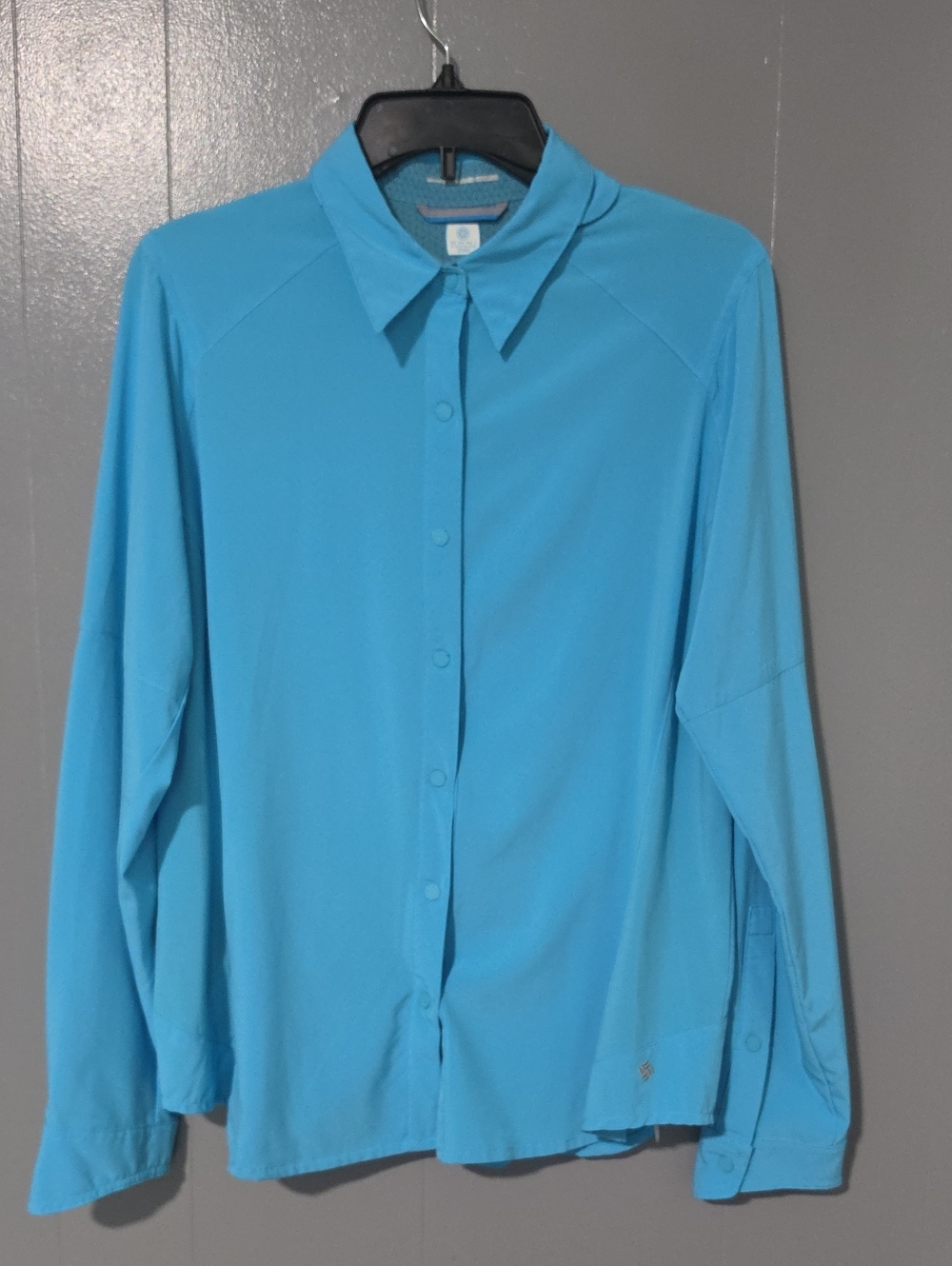 Columbia Women's Turquoise Button-Down Long Sleeve Shirt